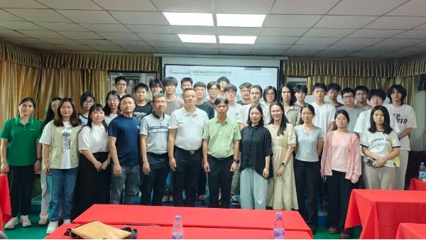 注塑模具厂 | 东莞理工师生聚焦Z时代彩妆设计