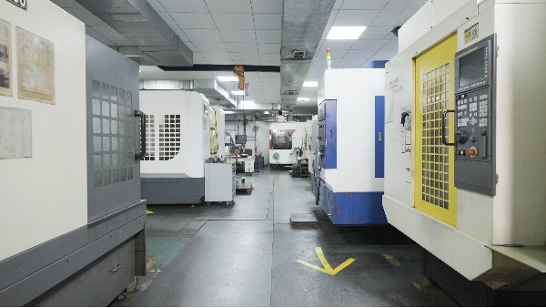 聚氨酯注塑让汽车“瘦身”50%:减重不减刚度的黑科技